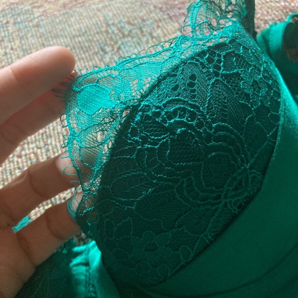 Belinda Emerald 4-Piece Set - Picture 6 of 10